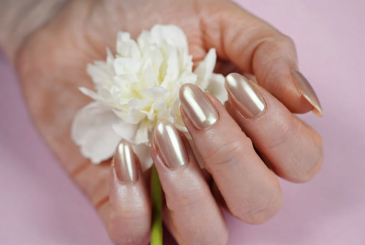 Chrome finished nails in champagne tone